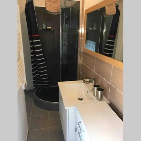 Calme Et Spacieux Près Du Loing Et Du Centre Appartement