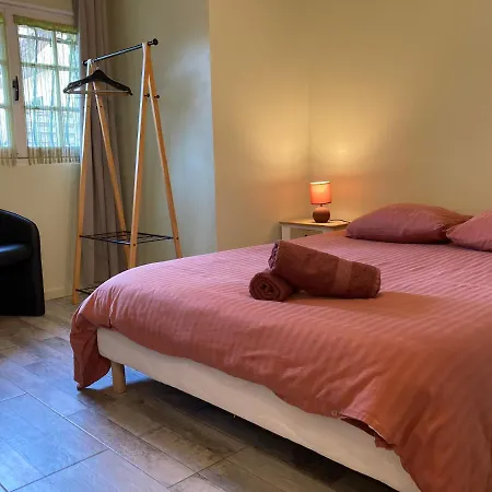Calme Et Spacieux Près Du Loing Et Du Centre Appartement